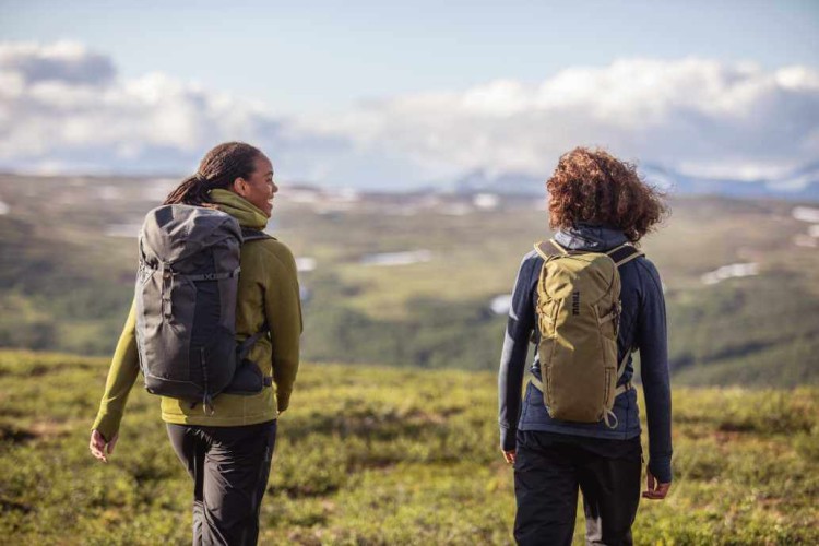 Thule_AllTrail_X_15L_25L_LS_Life2.jpg