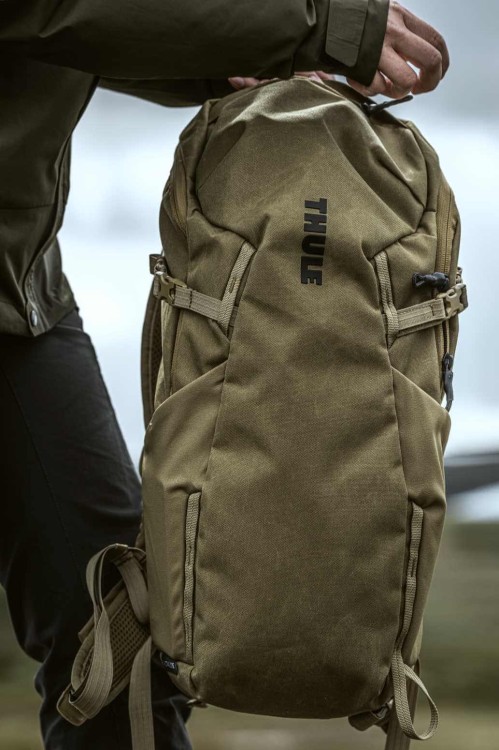 Thule_AllTrail_X_15L_LS_Life1.jpg