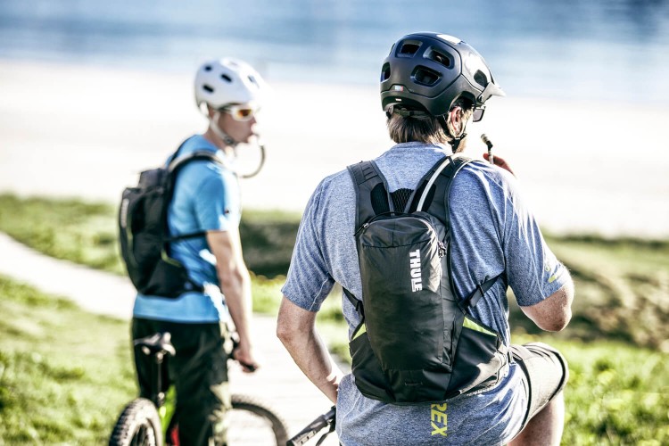 Thule_Vital_6L_TVHP106_Plecak_Hydratacyjny_Black_Velokids_Life1.jpg