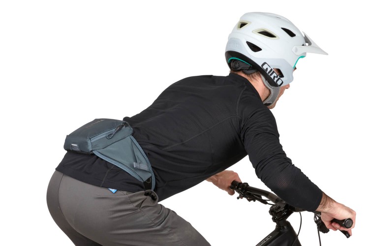 Thule_Rail_0L_TRHP200_DarkSlate_Pas_Biodrowy_Velokids_Rower.jpg