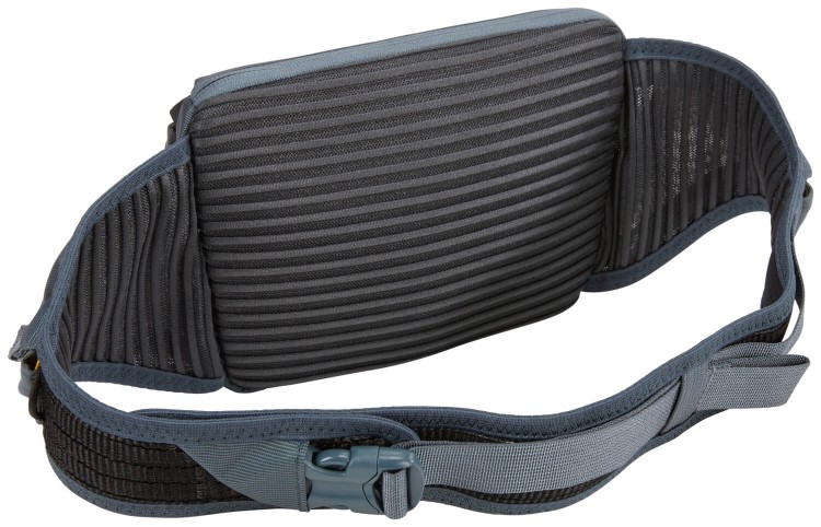 Thule_Rail_0L_TRHP200_DarkSlate_Pas_Biodrowy_Velokids_Tył.jpg