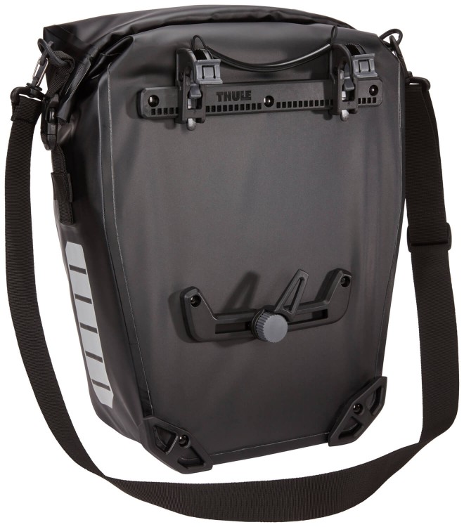 Thule_Shield_Meduim_Pannier_TSP2117_Black_Back_3204208_SakwaRowerowa_Czarna_Velokids_Pasek.jpg