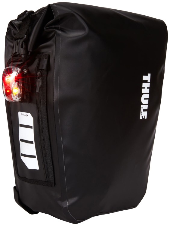 Thule_Shield_Meduim_Pannier_TSP2117_Black_Back_3204208_SakwaRowerowa_Czarna_Velokids_Światełko.jpg