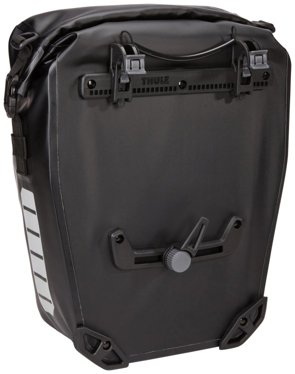 Thule_Shield_Meduim_Pannier_TSP2117_Black_Back_3204208_SakwaRowerowa_Czarna_Velokids_Tył.jpg