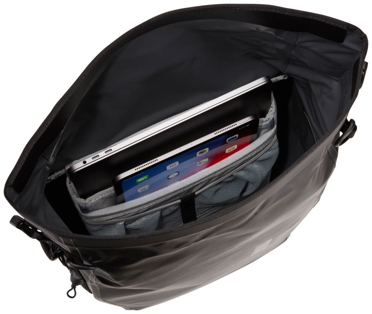 Thule_Shield_Meduim_Pannier_TSP2117_Black_Back_3204208_SakwaRowerowa_Czarna_Velokids_Wnętrze.jpg