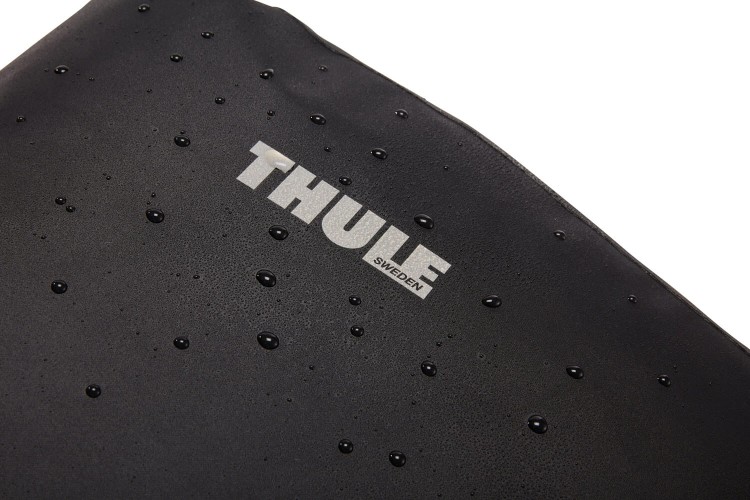 Thule_Shield_Meduim_Pannier_TSP2117_Black_Back_3204208_SakwaRowerowa_Czarna_Velokids_Wodoodporność.jpg