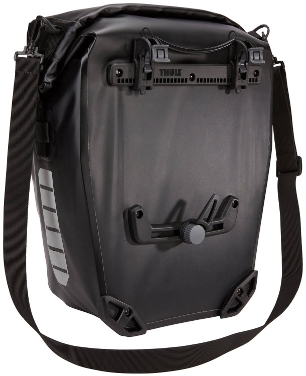 Thule_Shield_Large_Pannier_TSP2225_Black_00_3204209_SakwyRowerowe_Komplet_Czarne_Velokids_Pasek.jpg