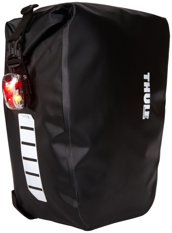 Thule_Shield_Large_Pannier_TSP2225_Black_00_3204209_SakwyRowerowe_Komplet_Czarne_Velokids_Światełko.jpg