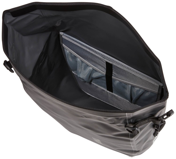 Thule_Shield_Large_Pannier_TSP2225_Black_00_3204209_SakwyRowerowe_Komplet_Czarne_Velokids_Wnętrze.jpg