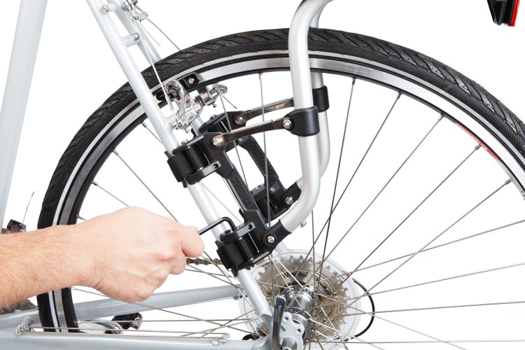 Thule_TourRack_Feature_01_100090_BagażnikRowerowy_Czarny_Velokids_Montaż.jpg