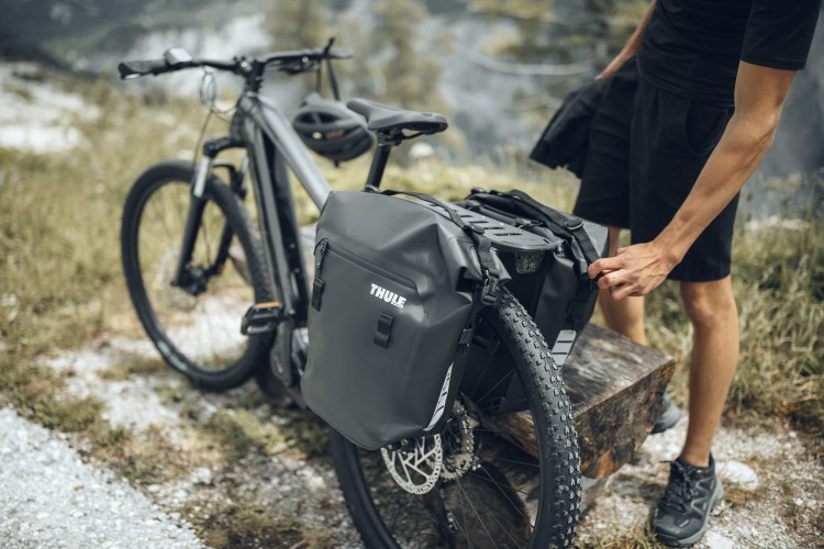 Small-Thule_Shield_Panniers_LS_Austria_220623_24541.jpg