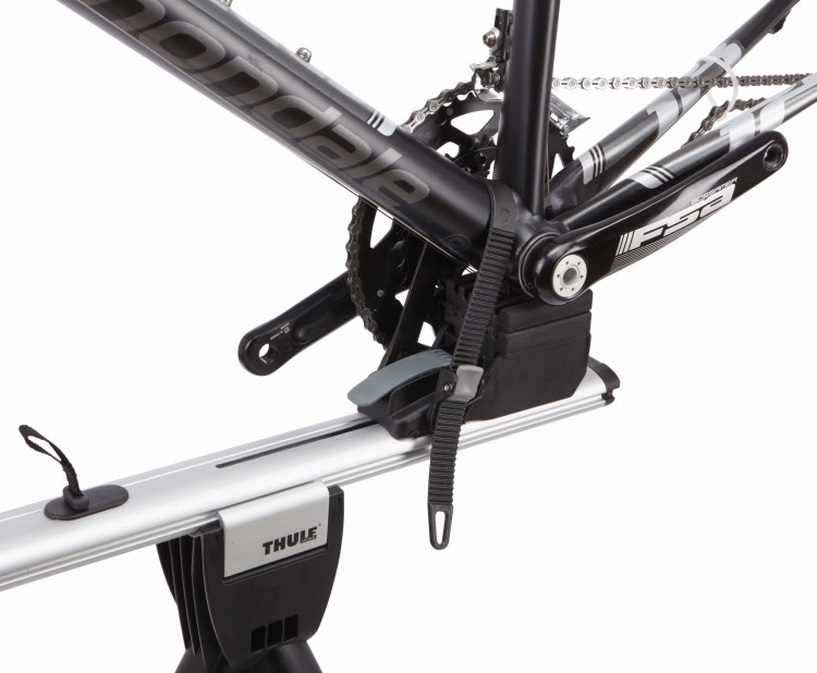 Thule_RoundTrip_Bike_Stand_feature_strap_100501_100502_100505.jpg
