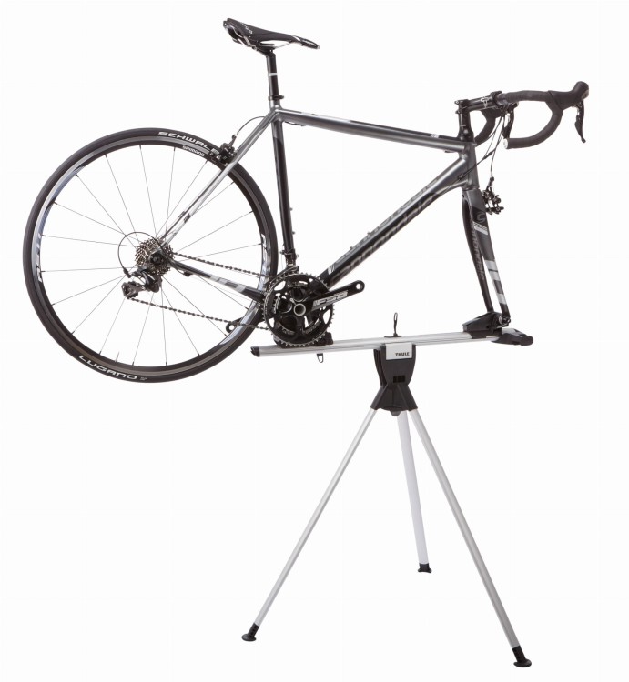 Thule_RoundTrip_Bike_Stand_front_mounted_with_bike_100501_100502_100505.jpg