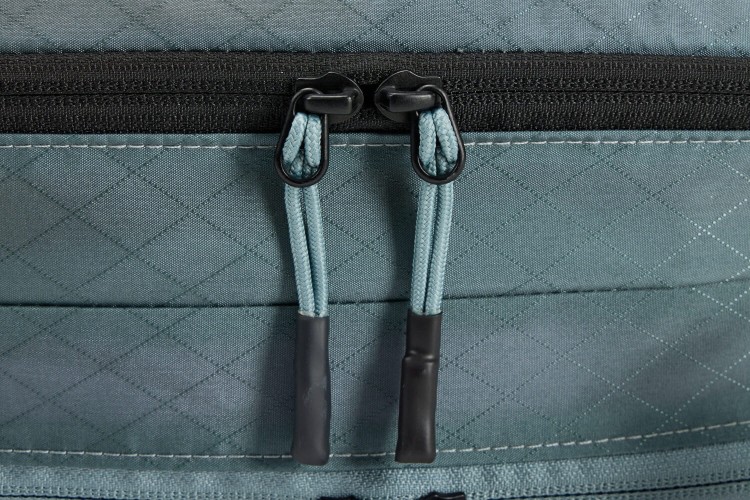 Small-Thule_CleanDirtyPackingCube_TCCD201_Pond_FS_06_3205118.jpg