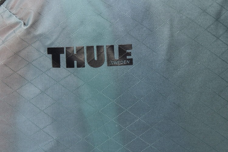 Small-Thule_CleanDirtyPackingCube_TCCD201_Pond_FS_07_3205118.jpg