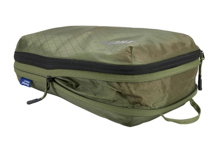 Small-Thule_CompressionCube_Medium_TCPC202_SoftGreen_FS_01_3205117.jpg