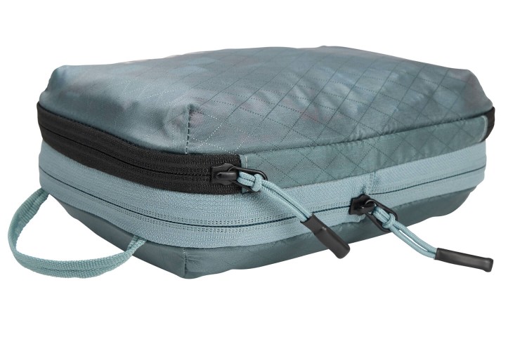 Small-Thule_CompressionCube_Small_TCPC201_Pond_FS_07_3205114.jpg