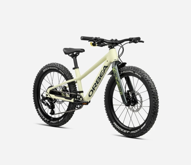 U005TTCC-J1-FRONT-KIMU_20_H10_over.webp